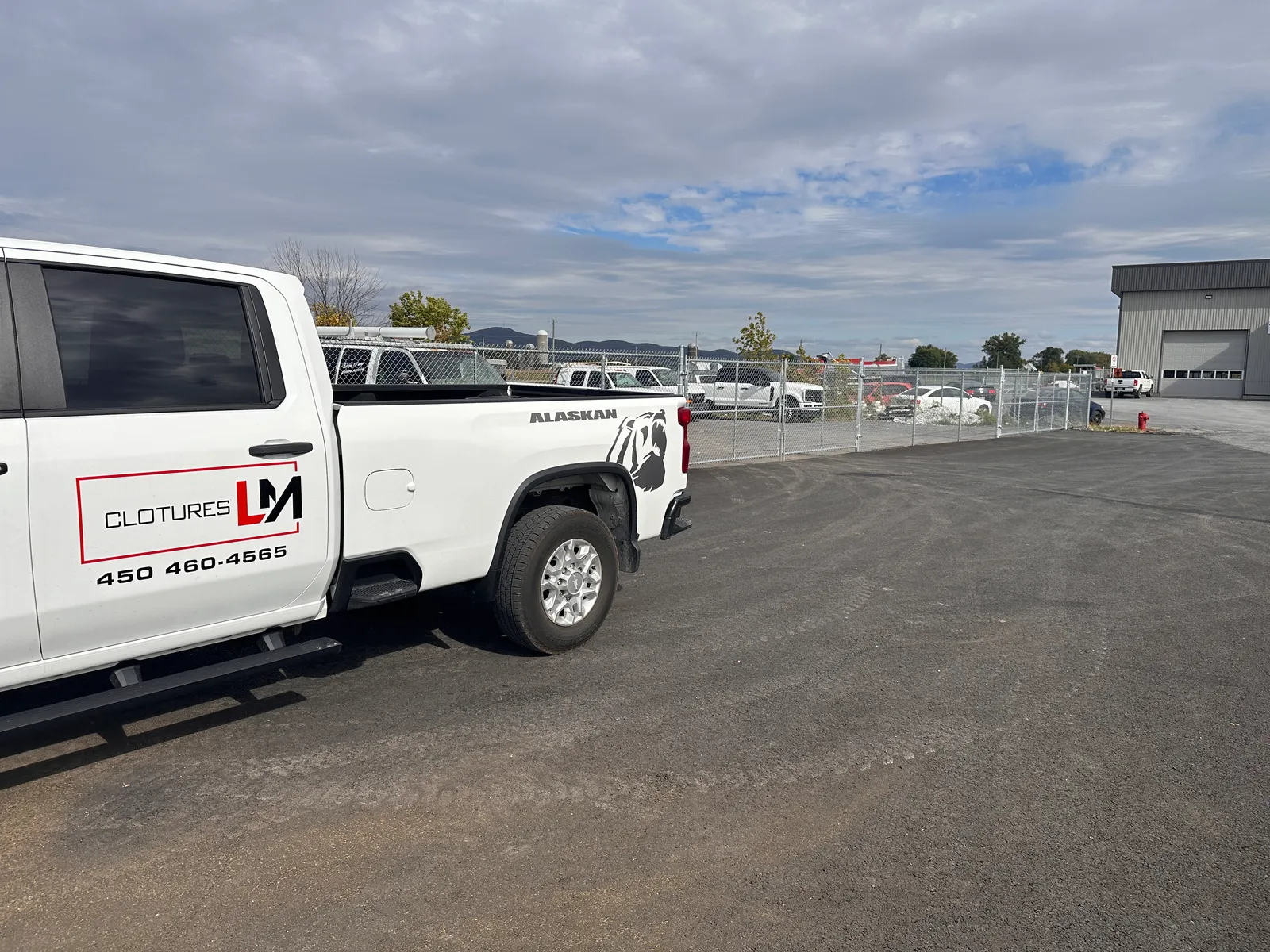 Residential fence installation in Saint-Constant